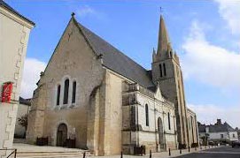 L'église d'Esvres sur Indre située au cœur d'esvres sur indre, a proximité de nombreux commerces