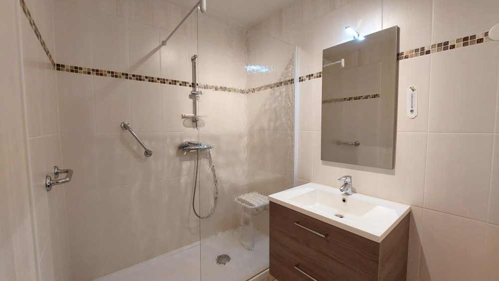 A vendre T2 résidence seniors Tours centre – salle d’eau