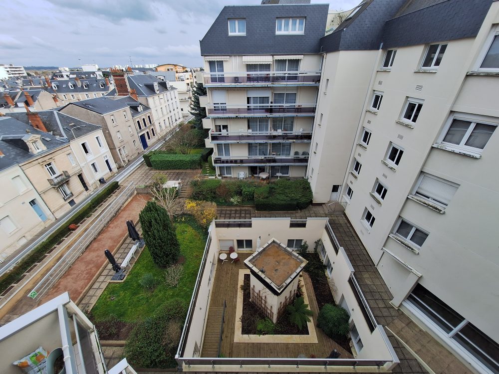 à vendre résidence seniors domitys tours centre gare tours terrasse – cour intérieure