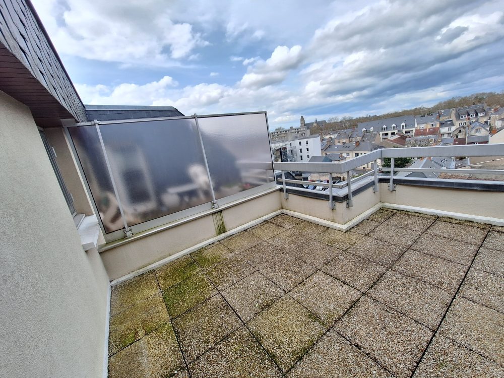à vendre résidence seniors domitys tours centre gare tours terrasse – extérieur vue sur la ville