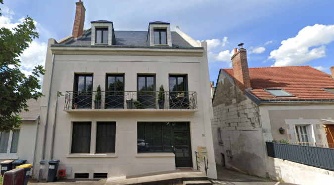 image facade maison familiale rénovée a vendre sur saint-Cyr sur Loire | Vente 37.fr