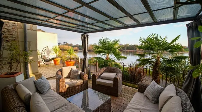 vue jardin et Bord de Loire maison de 300 m2 à vendre sur Saint-Cyr-Sur-Loire | GAUTARD Immobilier transactions