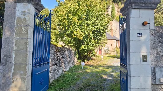 Photo Façade maison à vendre face à la Loire sur Rochecorbon | GAUTARD Immobilier transactions