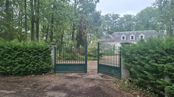 entrée terrain constructible boisé à vendre sur Chambary-lès-Tours | GAUTARD Immobilier Transactions