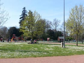 Le jardin municipal : Jardin Public Les Rives de Saint Avertin, un endroit idéal pour se promener comme sur les bords du cher aménagés Saint Avertin 37550 en Indre et Loire 37
