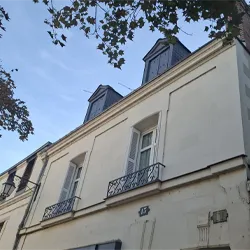 Vue façade immeuble avec Studio meublé de 20 m2 env.avec coin couchage en mezzanine à louer au Centre de Tours | GAUTARD Immobilier Gestion Locative
