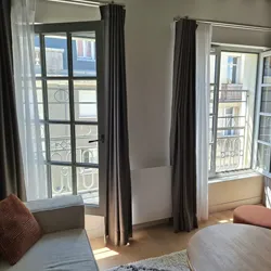 Pièce à vivre mansardée appartement DUPLEX Type 2 de 40 m2 env. à louer sur Hyper Centre de Tours | GAUTARD Immobilier Gestion Locative