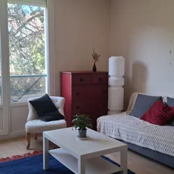 Pièce à vivre Appartement Type 4 meublé de 70 m2 env. dans Résidence calme à louer sur Tours Centre, à quelques minutes à pieds de l’Hôpital Bretonneau, du quartier des 2 Lions | GAUTARD Immobilier Gestion Locative