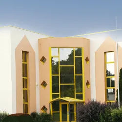 Vue façade immeuble avec  Bureaux 3 pièces de 65 m2 env. à louer sur Chambray-les-Tours | GAUTARD Immobilier Gestion Locative