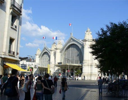 Vue façade immeuble et gare de tours appartement type 3 de 50 m2 à louer sur Tours Centre | GAUTARD Immobilier Gestion Locative | GAUTARD Immobilier Gestion Locative