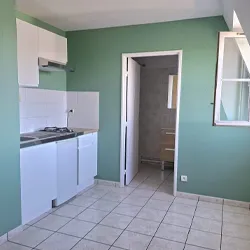 Vue pièce à vivre studio de 17 m2 dans quartier cathédrale à louer sur Tours Centre | GAUTARD Immobilier Gestion Locative