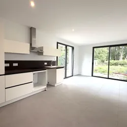Pièce à vivre avec cuisine équipée Maison neuve de 100 m2 env. avec 3 chambres DPE A / A à louer sur Saint-Avertin | GAUTARD Immobilier Gestion Locative