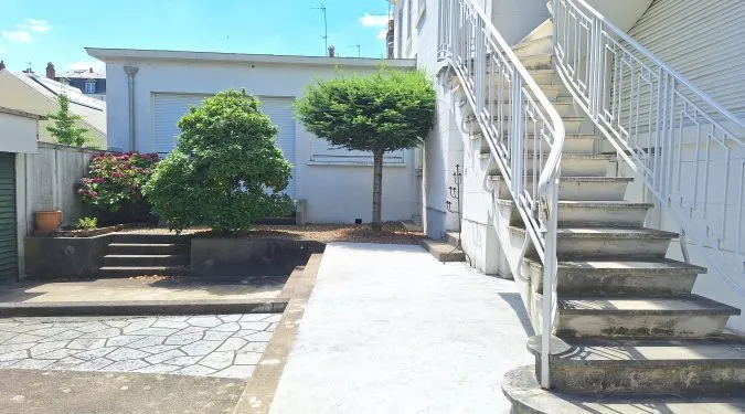 Cour intérieure et entrée appartement de 35 m2 pour investir sur tours centre  | GAUTARD Immobilier transactions